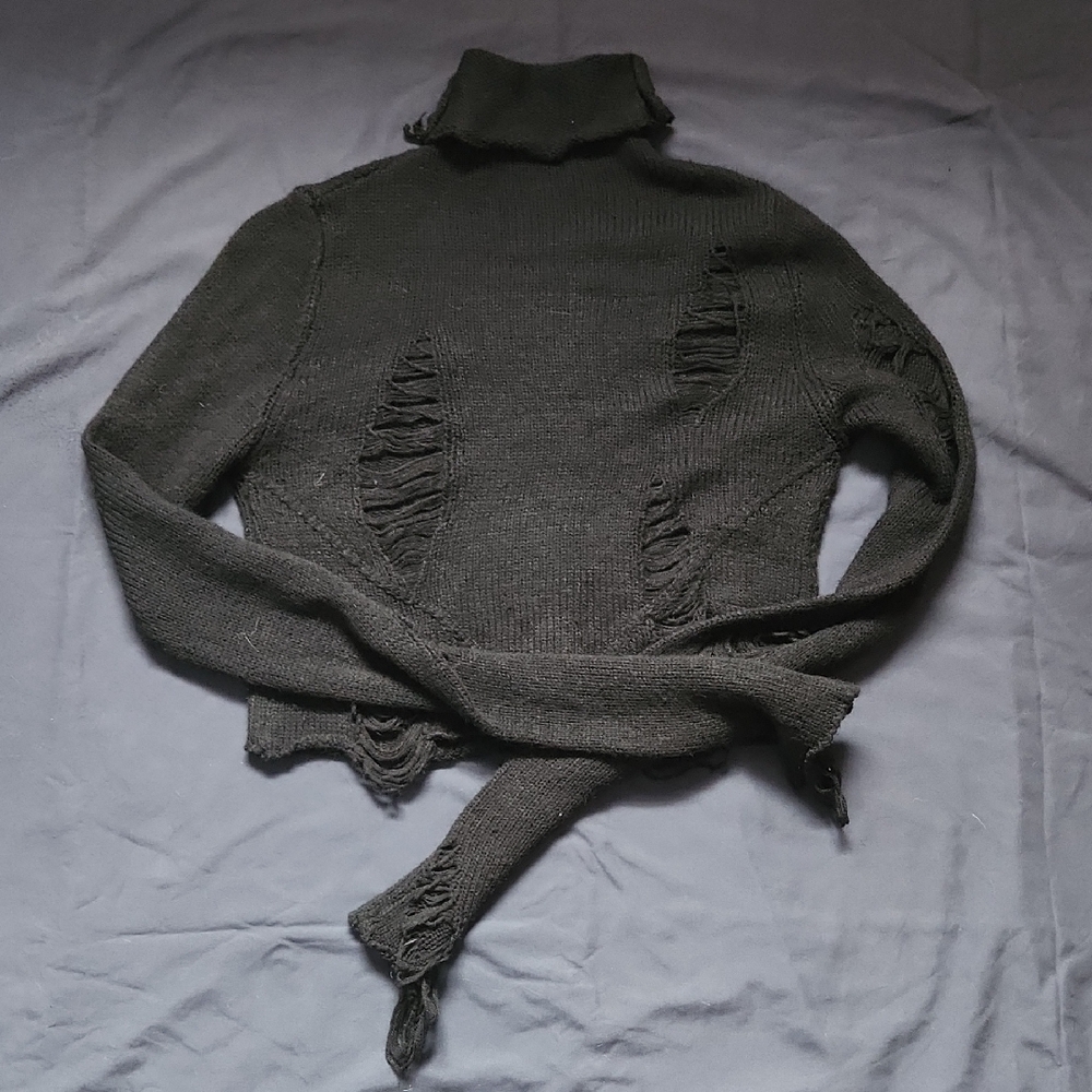 🖤distressed turtleneck sweater
